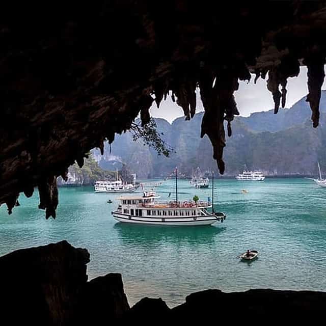 Halong One Day Cruise Tour ( 6 hours cruising on the bay)