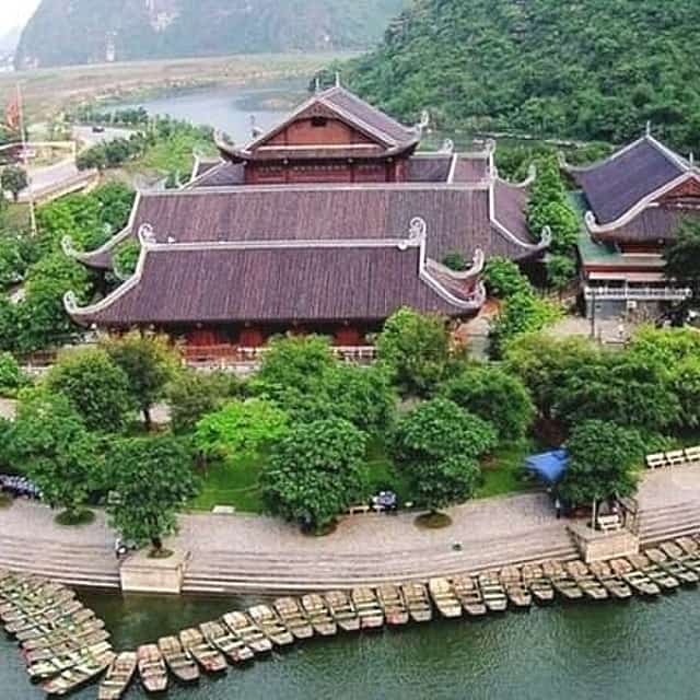 Ninh Binh Full-Day Tour: Hoa Lu, Trang An & Limousine from Hanoi