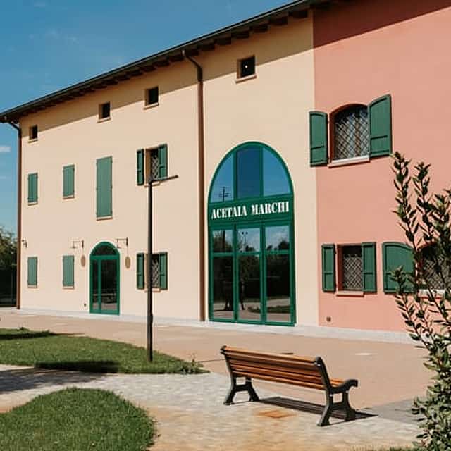 Modena: Tasting of Balsamic Vinegar and Enzo Ferrari Museum (Spanish)