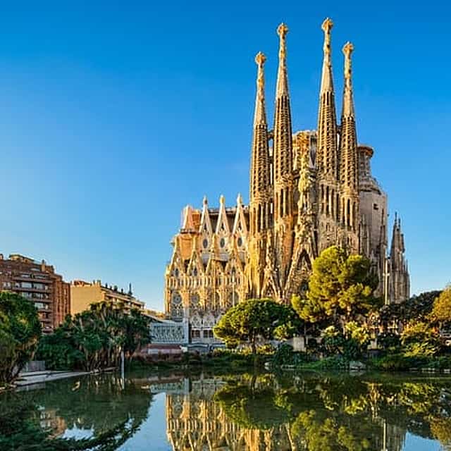 Semi-Private Barcelona Tour Gothic, Sagrada Familia & Park Guell