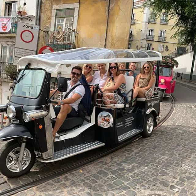Tour en Tuktuk de 3 horas por la Lisboa Medieval + Barrios Bohemios