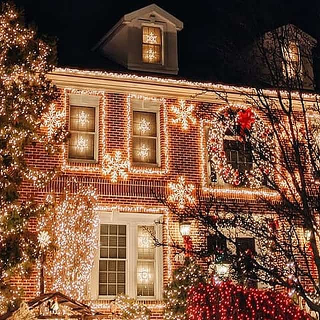 Christmas Lights Tour in New York City Dyker Heights