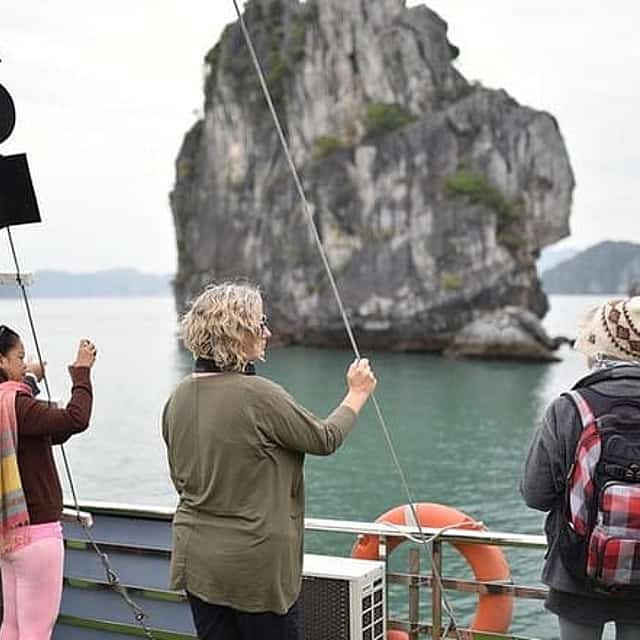 Private Car Transfer On Highway & Join Group on Deluxe Cruise