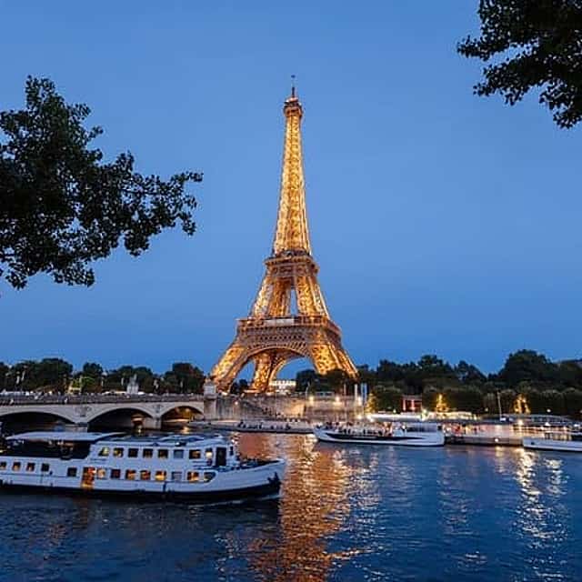 Eiffel Tower Half-Day Private Tour with Seine River Dinner Cruise Hotel Pick up