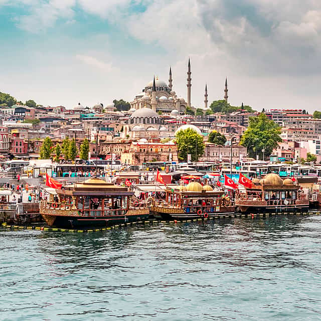 Kreuzfahrt auf dem Bosporus und dem Schwarzen Meer mit Mittagessen