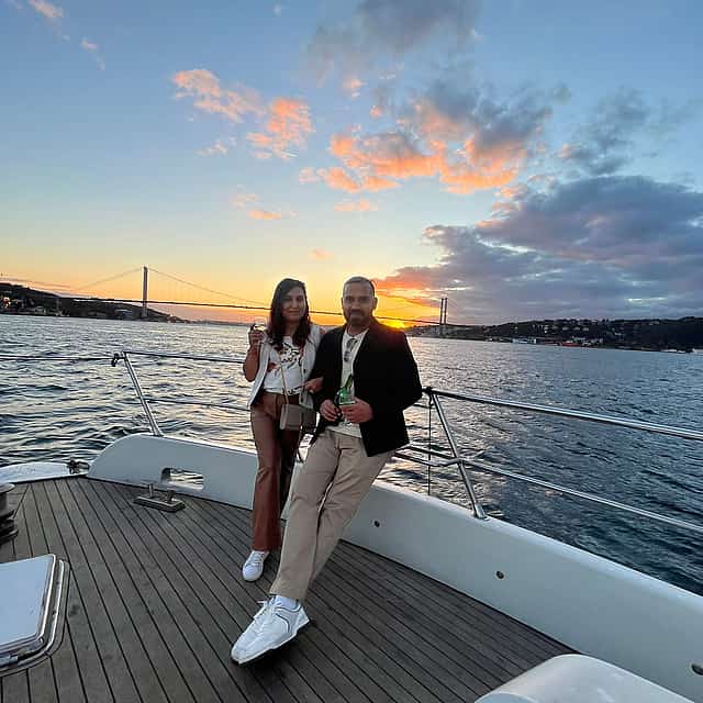 Exklusive Yachttour bei Sonnenuntergang mit Abendessen
