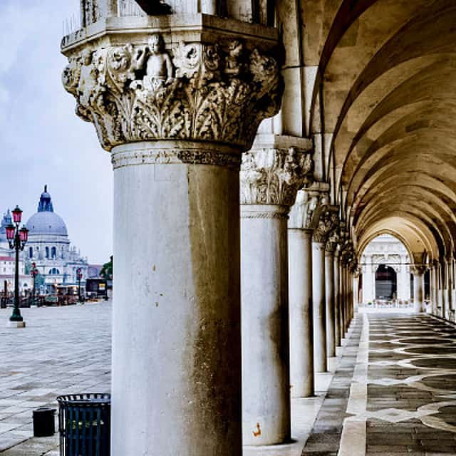 Evite las colas: Visita al Palacio Ducal
