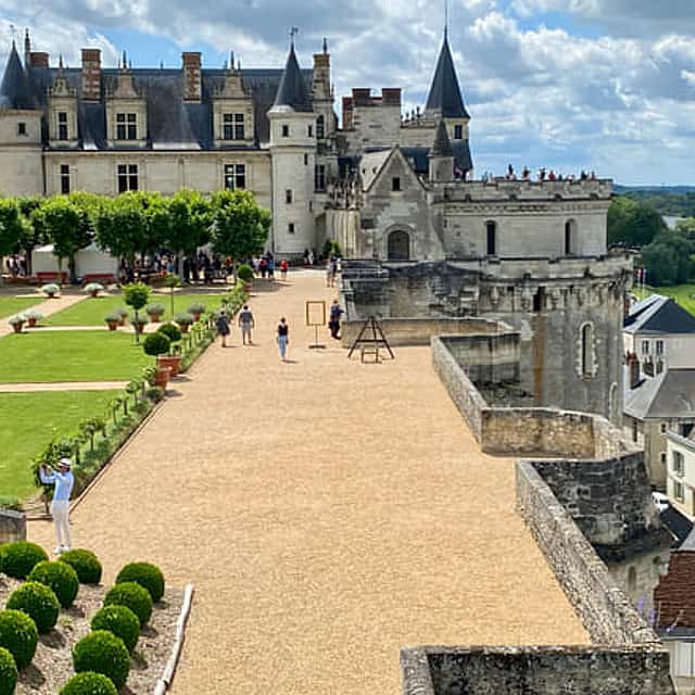 3-day Private Top 7 Loire Castles 2 Wine tasting Live Guided Trip.