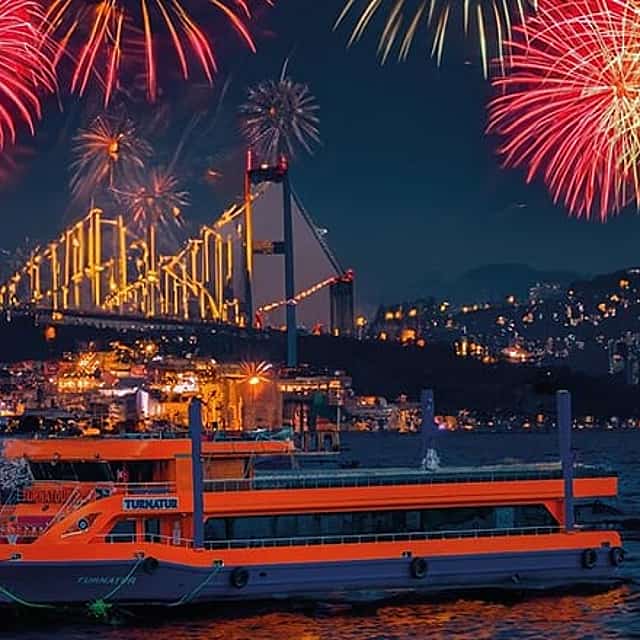 Istanbul Noworoczny Rejs Kolacyjny z Pokazami Fajerwerków 2026