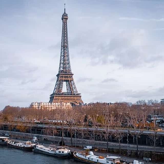 Giverny and Eiffel Tower Photoshoot with CDG Pick Up and Drop