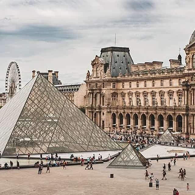 5 Hour Private Louvre Audio Tour with Cruise and Transfer