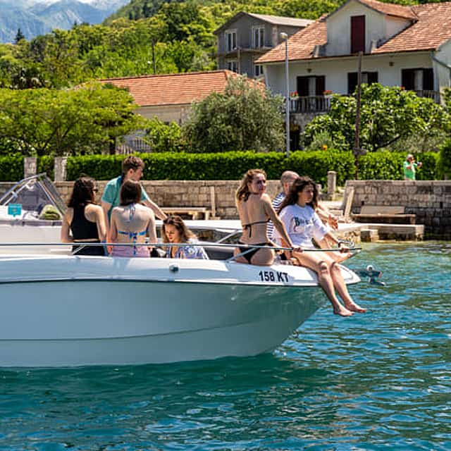 Rent a boat Up to 10 persons