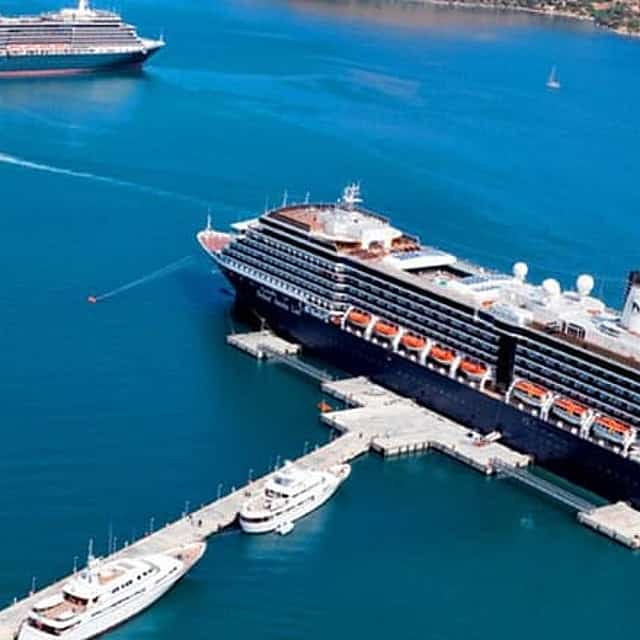 Escursione Privata Personalizzata a Terra a Cefalonia – Vino, Grotte & Spiagge Iconiche