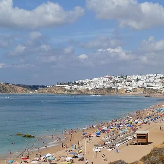 Private tour from Lisboa to Albufeira with a two-way transfer