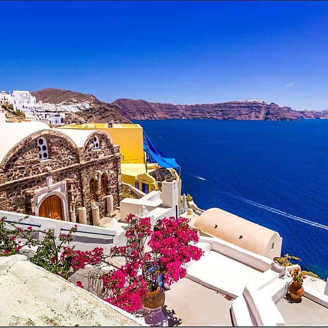 Odwiedź Santorini z Krety.
