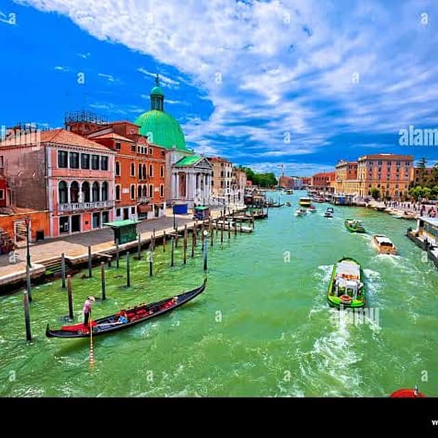 Venezia: un'autentica vista di una città magnifica.