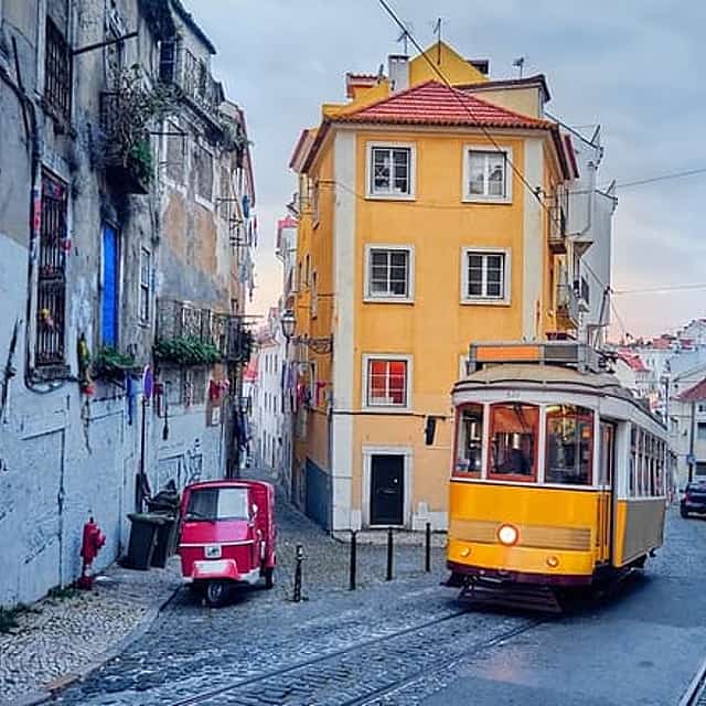 Porto to Lisbon Private Transfer with 2hours Optional Sightseeing