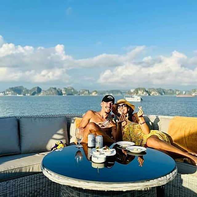 Iris Cruise - Luxurious Day Trip to Explore Ha Long Bay’s Beauty