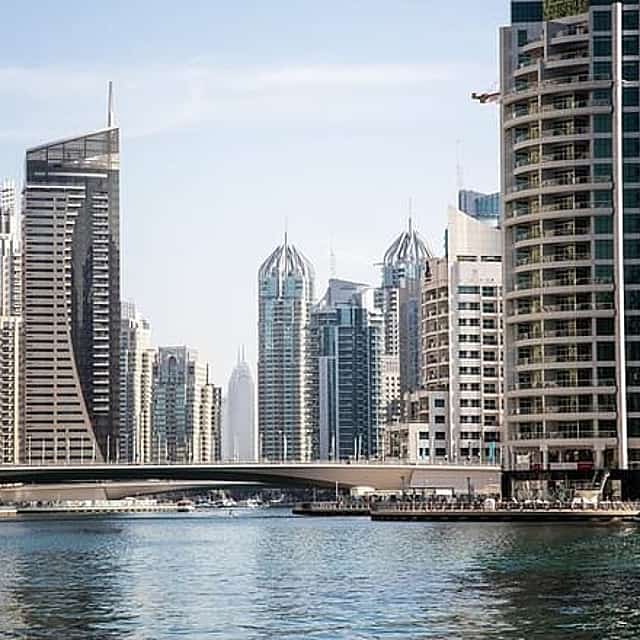 Visite privée d'Abu Dhabi à Dubaï avec un arrêt de 6 heures