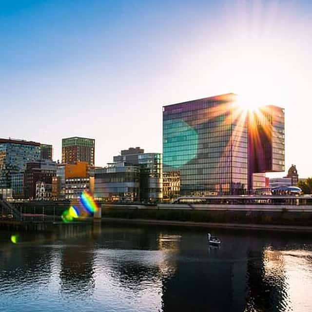Privétransfer van Brugge naar Düsseldorf, 2 uur Sightseeing Stop