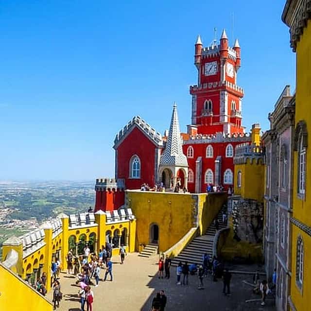 Sintra, Pena Palace, Quinta da Regaleira & Cascais Group Tour
