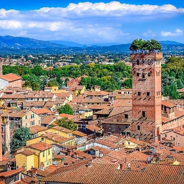 Full-Day Private Pisa and Lucca Tour from Florence