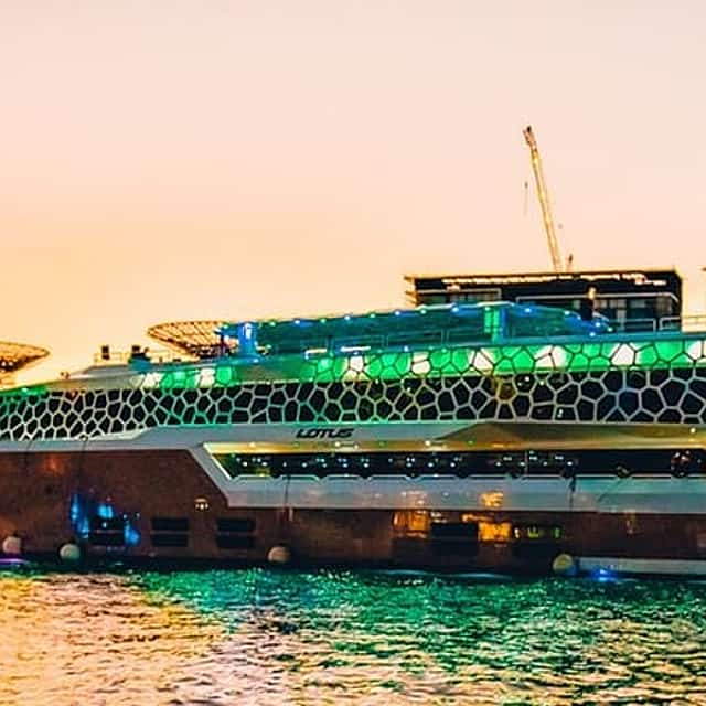 Dubai Lotus Mega Jacht Diner Cruise