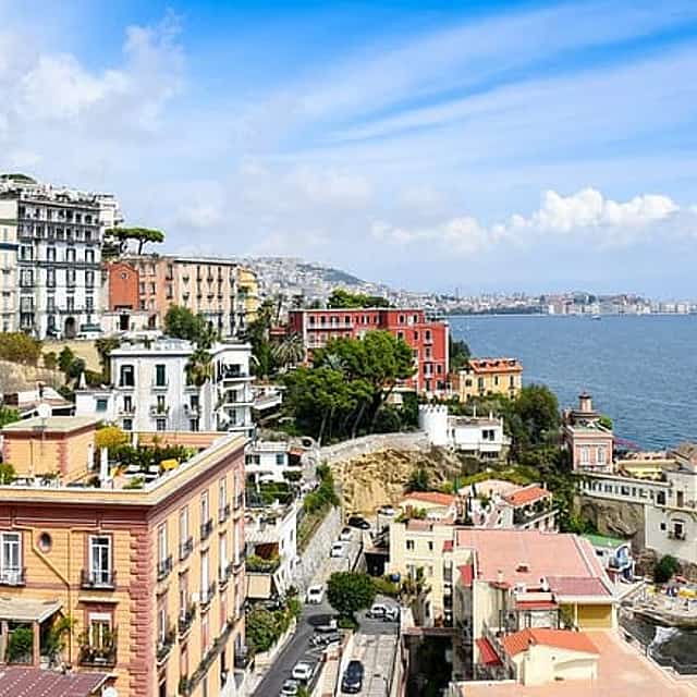 Ιδιωτική μεταφορά από την Τροπέα προς τη Νάπολη με ντόπιο οδηγό