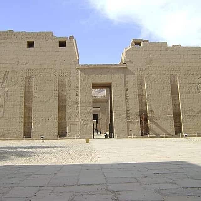 Valley of the Queens, Habu Temple and Deir Elmadina Temple