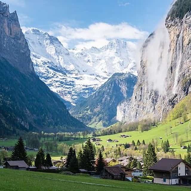 Private transfer from Zurich to Interlaken with 2h stop in Bern