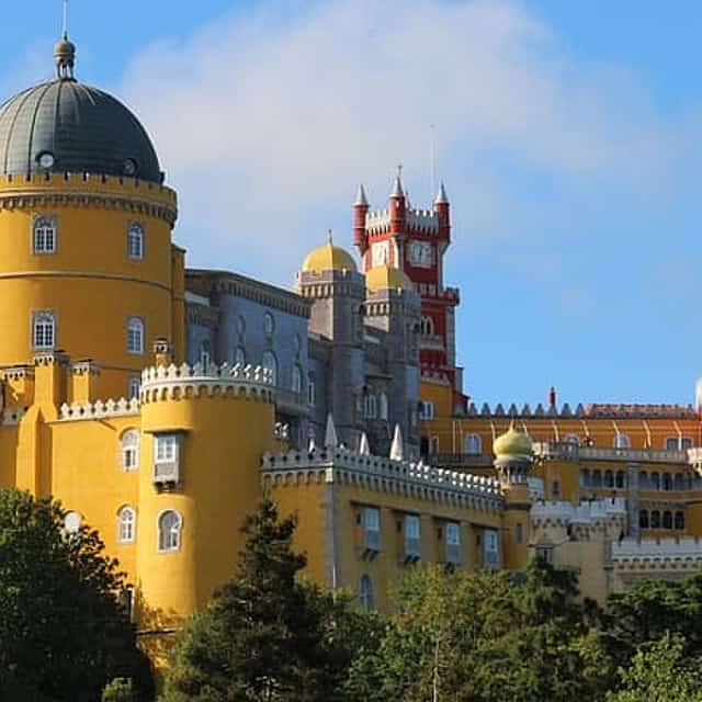 Private Fairy Tale Tour Lisbon - Sintra + English Speaking Driver