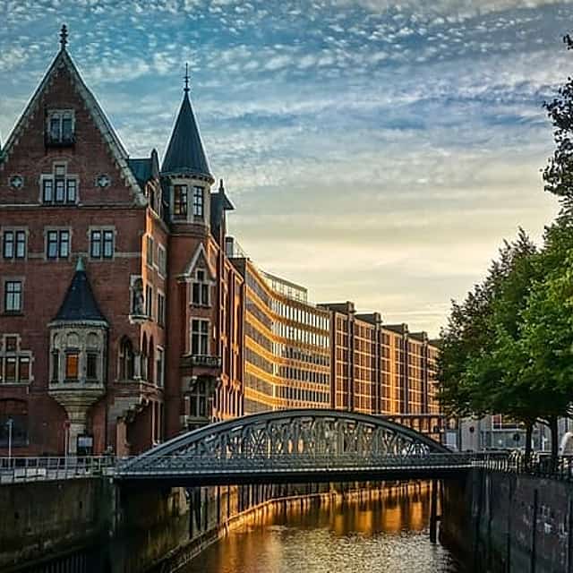 Private Transfer From Berlin to Hamburg With a 2 Hour Stop