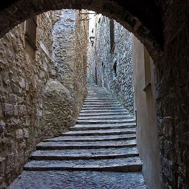 Catalonia Private Tour with Medieval Towns and Montserrat with Transport