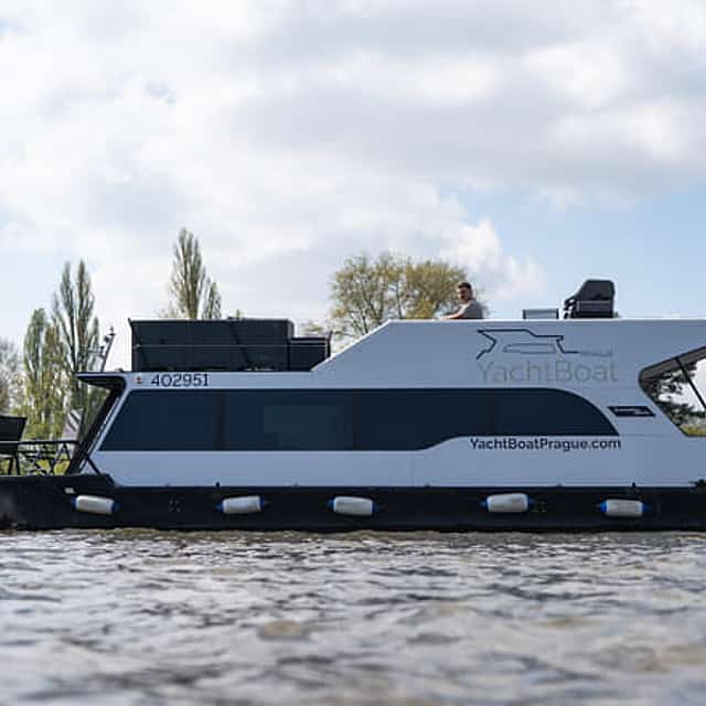VIP Prague YachtBoat ONE Experience: All-You-Can-Drink