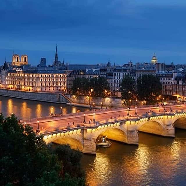 Paris - Bus Panoramic Night Tour