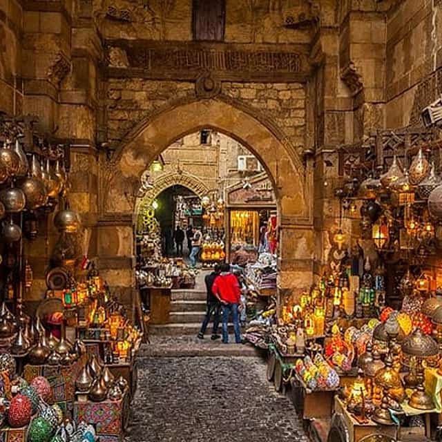 Private Tour To Pyramids, Sphinx, Egyptian Museum and Bazaar including Lunch
