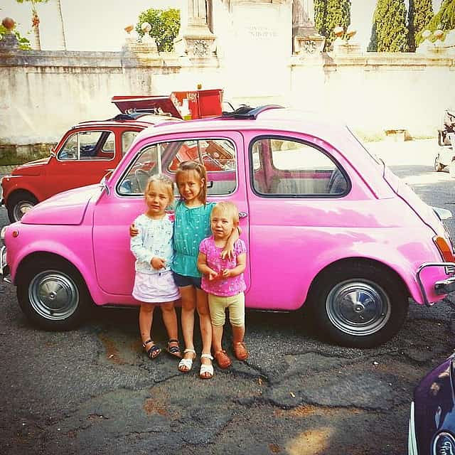 Pizza e Gelado Fiat 500 tour com chofer em carro vintage para famílias.
