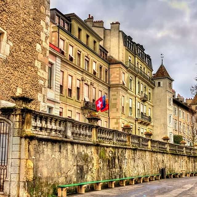 Geneva Scavenger Hunt & Highlights Self-Guided Walking Tour