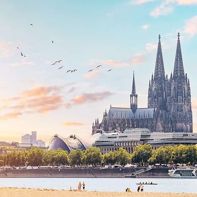 Private transfer from Amsterdam to Cologne, 2h stop in Utrecht