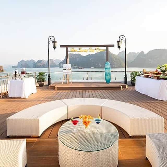 Ha Long & Lan Ha Bay: 5-Star Luxury Scenic Cruise from the Port