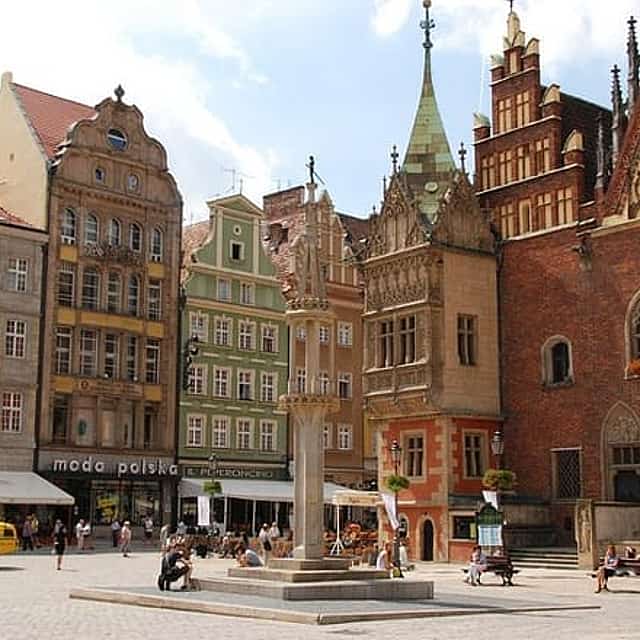Private Transfer from Warsaw to Wroclaw with 2h of Sightseeing