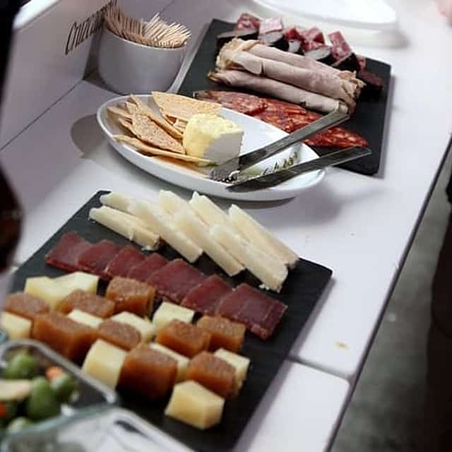 Triana Market Food Tour – Ochutnávka Jamónu, sýrů a sherry vín