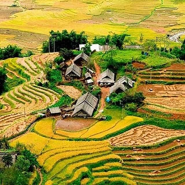 Sapa 3 Days Trekking Tour ( Overnight Train + Homestay + Hotel )
