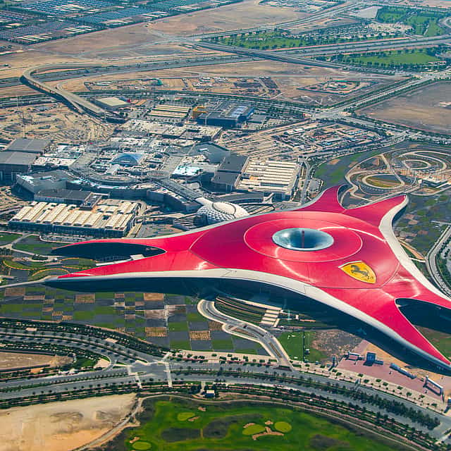 Traslado privado desde Ajman a Ferrari World Abu Dhabi.
