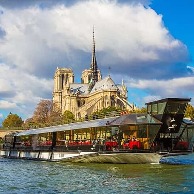Private Tour from Paris with Lunch in Cruise