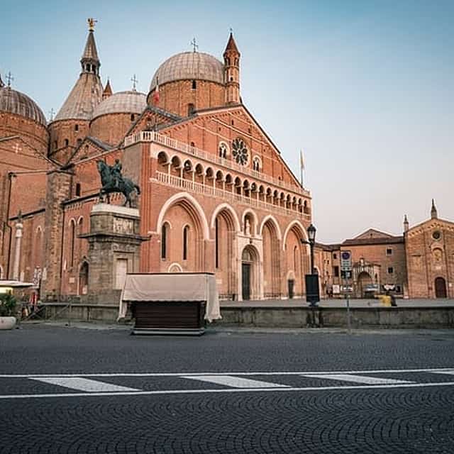 Padua Scavenger Hunt & Highlights Self-Guided Walking Tour
