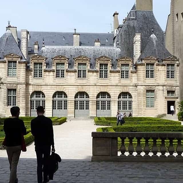 8 hours Paris Tour with Montmartre, Le Marais, Cruise & Saint Germain des pres