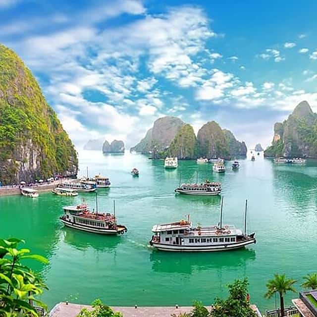 5-Days North Vietnam Package Tour: Hanoi, Halong Bay and Mai Chau