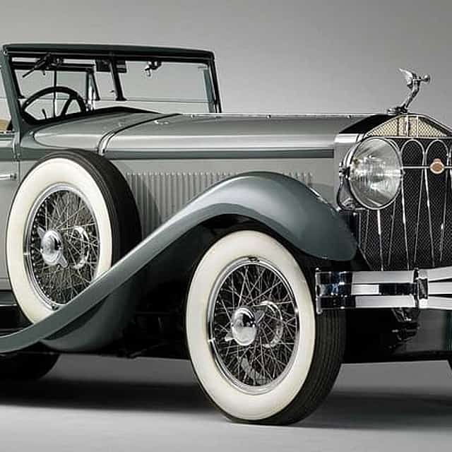 2 hours Paris Private Vintage Car Tour with hotel Pick up and Drop