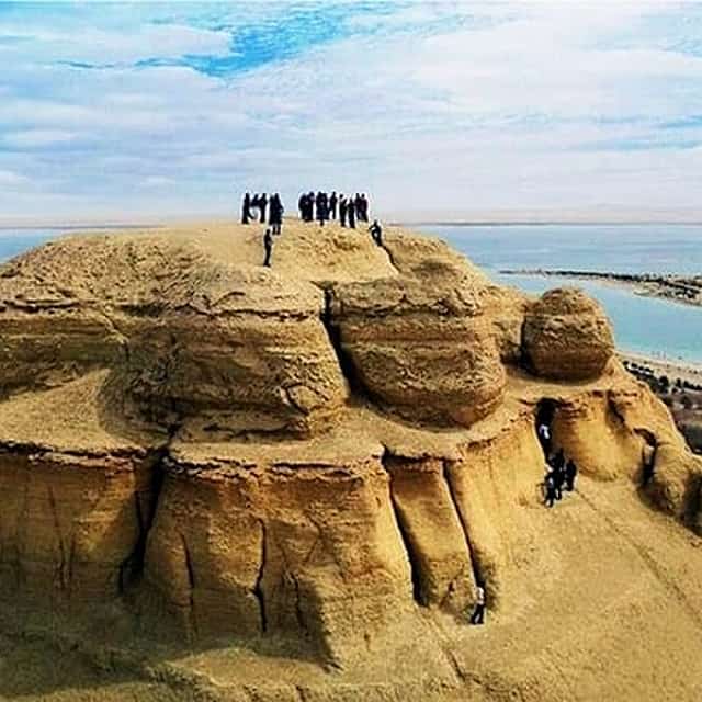From Cairo: Whale Valley and Wadi El Rayan Waterfalls Tour